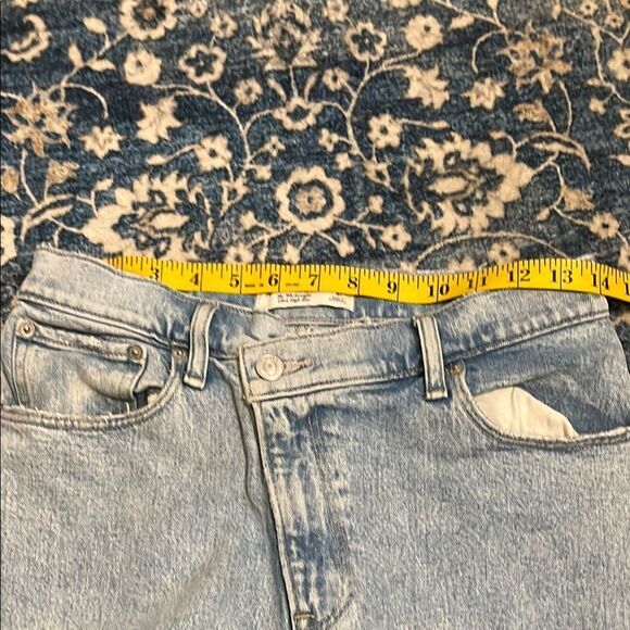 Abercrombie + Fitch The 90’s Straight Ultra High Rise Distressed Denim Jeans - Picture 12 of 12